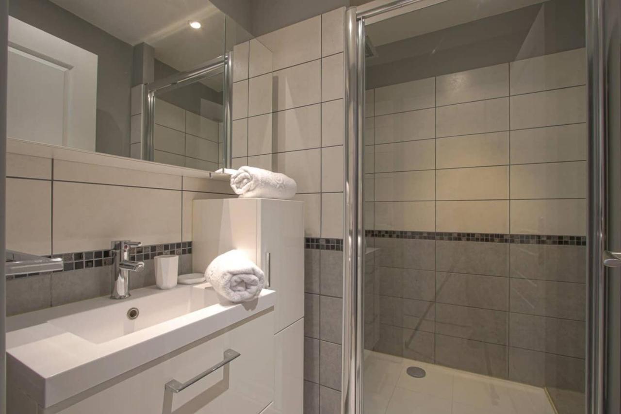 Freedom Grand Triplex Lumineux Decoration Contemporaine - Plein Centre Historique Bayeux - Parking Gratuit A Proximite Proche Commerces Restaurants - Plages Du Debarquement ภายนอก รูปภาพ