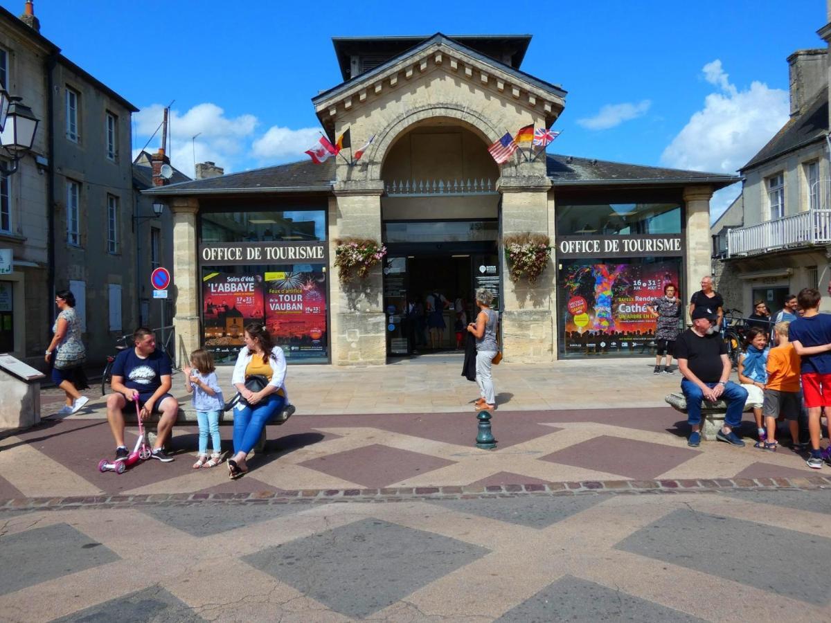 Freedom Grand Triplex Lumineux Decoration Contemporaine - Plein Centre Historique Bayeux - Parking Gratuit A Proximite Proche Commerces Restaurants - Plages Du Debarquement ภายนอก รูปภาพ